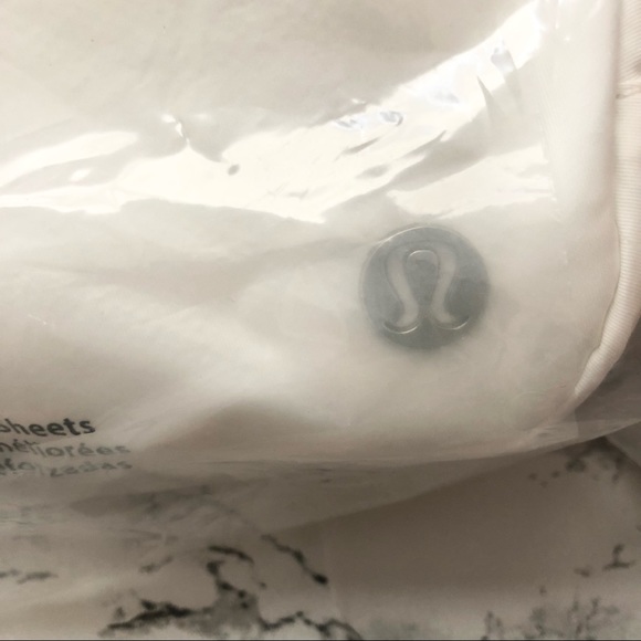 Lululemon Everywhere Belt Bag Extended Strap Version White - Picture 6 of 7